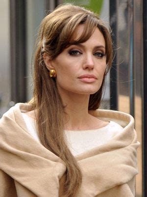 Her stylists has paid attention to all small details and the result was her perfect look. Angelina Jolie's Hairstyles | Angelina jolie hair, Caramel ...