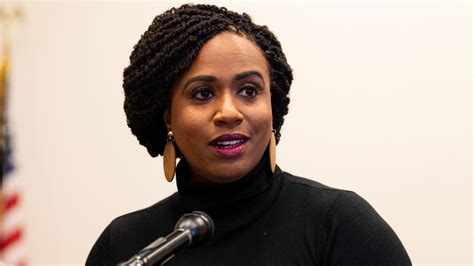Rep Ayanna Pressley Opens Up About Alopecia Going Bald In Interview Nbc Chicago