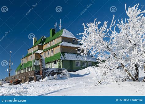 Snowy Mountain Hut Stock Image Image Of Blue Orlicke 17711567
