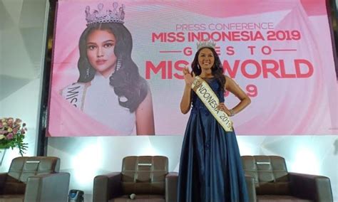Princess Megonondo Persembahkan Tarian Tradisional Minang Di Miss World