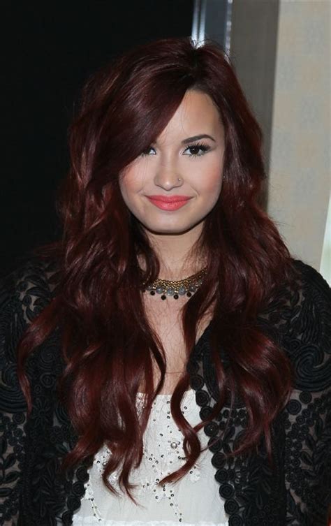 She has changed her hair colour in 2013 more than five times. Demi Lovato | Pelo estilo borgoña, Cabello y belleza ...