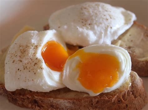 How To Poach Eggs Perfectly Every Time Delishably