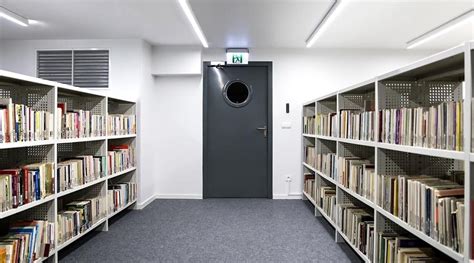 Нужна ли противопожарная дверь в библиотеке?