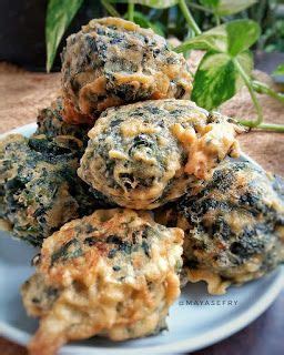Talas atau lompong yang dilumatkan dan dicampur ke dalam adonan kue menjadikan warna hitam pada. ROLADE DAUN SINGKONG | Resep, Resep masakan, Makanan