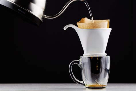 The Right Way To Make A Single Cup Of Pour Over Coffee Coffee Brewer