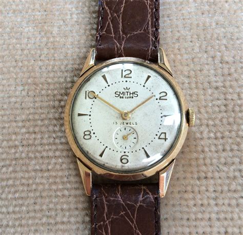 Early 9ct Gold Smiths Deluxe Watch In Good Condition For Sale At