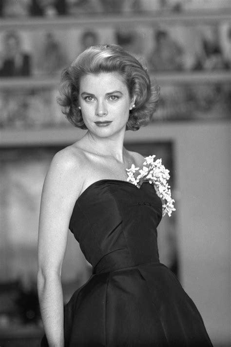 Grace Kelly Wedding Life And Style From 1950s Fashion Icon To Royal