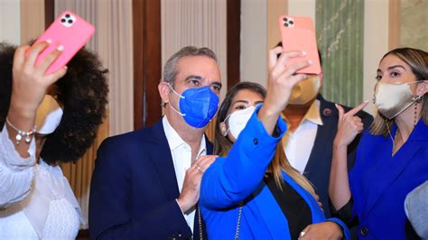 El verde, que ya ha violado la ley electoral al menos desde 2015 con reparto de tarjetas con dinero y uso de influencers en veda electoral, ha invertido 5 millones 101 mil pesos en anunciarse con alcance a miles de usuarios de ambas redes, lo que lo posiciona como el partido político que más ha gastado en propaganda digital este periodo. Presidente Luis Abinader exhorta a promover valores y ...