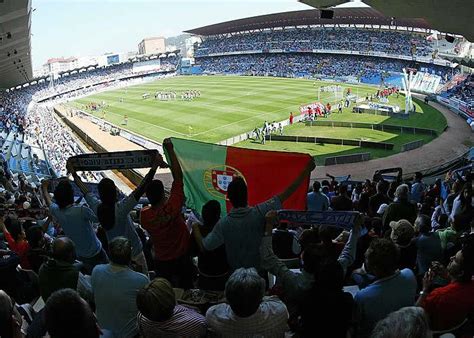 'royal celtic club of vigo'), commonly known as celta de vigo or simply celta, is a spanish professional football club based in vigo, galicia, that competes in la liga, the top tier of spanish football. Celta de Vigo