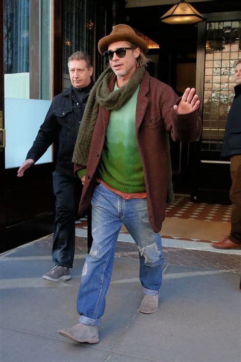 Brad pitt is one of the most iconic american actors today. Brad Pitt Was Barely Recognizable in His New Outfit - DemotiX