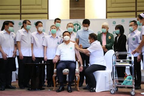 Photo gallery ญี่ปุ่นเร่งวิจัยยาต้านไวรัสโคโรนาสายพันธุ์ใหม่โดยเฉพาะ เพื่อทดแทนยา ฟาวิพิราเวียร์ ที่เป็นยาสำหรับไข้หวัดใหญ่ที่มีผลข้างเคียง. "อนุทิน-สาธิต" รับวัคซีนโควิดเข็มที่สอง สังเกตอาการ 30 ...