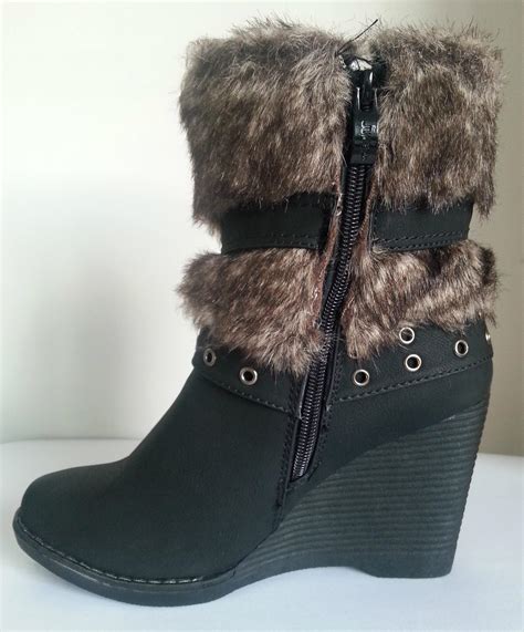 Womens Ladies Black Wedge Heel Buckle Fur Lined Snow Winter Ankle Boots