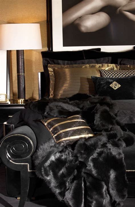 Pin By 💉nana🌡 On صور Black Gold Bedroom Gold Bedroom Luxury Decor