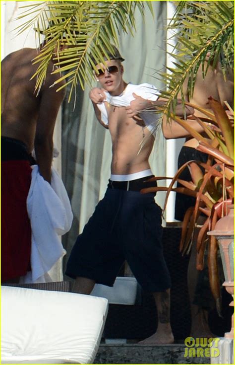 justin bieber shirtless and underwear clad in miami photo 527491 photo gallery just jared jr