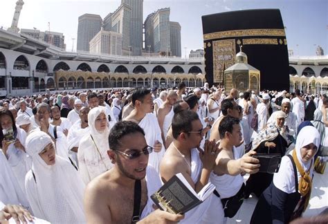 Ya allah, aku berniat melakukan tawaf baitullahil haram tujuh kali keliling tawaf umrah kerana allah ta'ala, maka permudahkanlah bagiku dan terimalah amalan daripadaku. Panduan Umrah: Cara-Cara Melakukannya Mengikut Sunnah Nabi