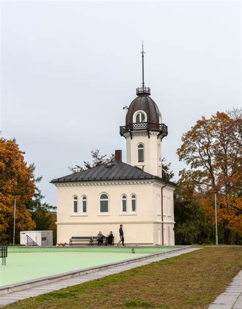 It has a triangular shape, with its northern border just north of the buildings of the norwegian broadcasting corporation and ullevål university hospital, and south of the university of oslo campus at blindern. St.Hanshaugen Oslo - My Oslo Norway
