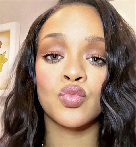 Pin By Rihannaeminem On Rihanna Rihanna Red Lipstick Kissable Lips