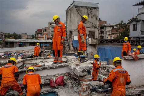 Nepal Earthquake 7 3 Magnitude Aftershock Rattles Nepal Following Devastating April 25