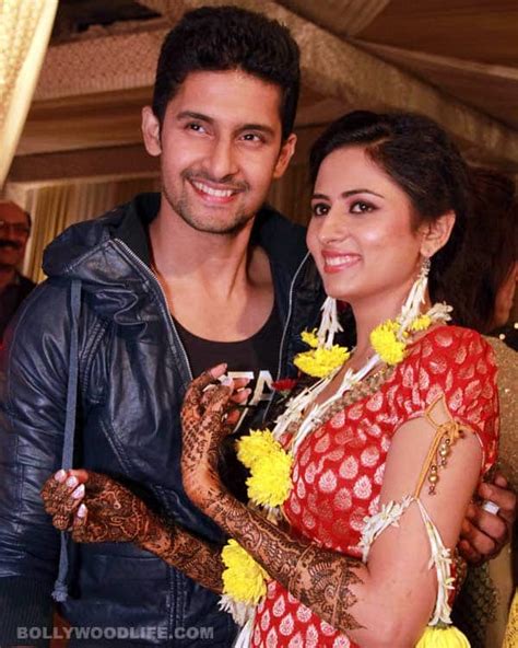 Ravi Dubey Sargun Mehta Wedding The Couple Shows Off Their Mehendi