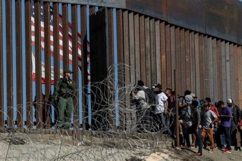 Más De 40 Migrantes Cruzaron La Frontera Y Fueron Arrestados Por La