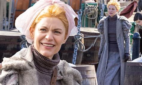Claire Danes Transforms Into A 19th Century Beauty To Film The Essex Serpent Daily Mail Online