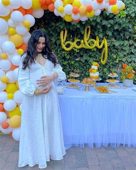 Celebrity Baby Shower Outfits