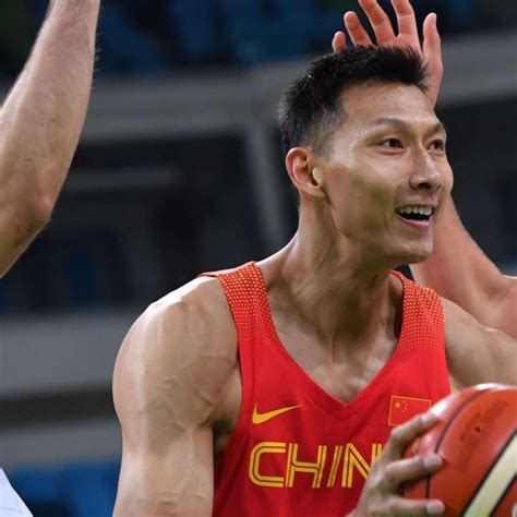 Olympic Springboard China Basketball Star Yi Jianlian Signs Up With