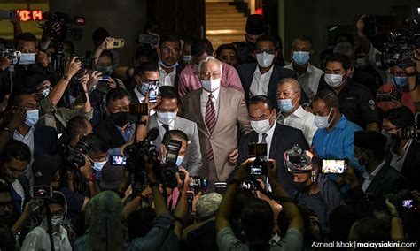 Waktu operasi klinik kesihatan adalah mengikut waktu pejabat iaitu dari pukul 8.00 pagi sehingga 5.00 petang. 'Alhamdulillah, tiada kluster Najib tercetus'