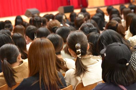 新4年生の入学を祝う「3年越しの入学式」を開催しました 和洋女子大学