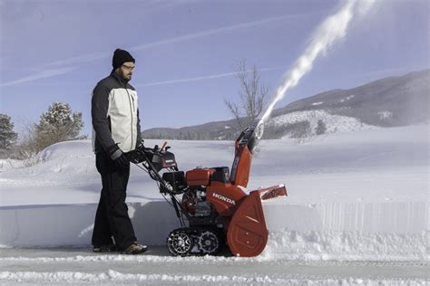 Product Review Honda Hss1332atd Putting Snow In The Neighbors Yard