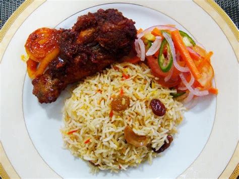 This is a very, very easy recipe, and requires the most basic of ingredients. Juliasayz: Nasi Minyak Ayam Merahku
