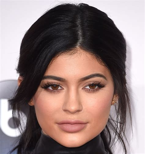 Kylie Jenners Releasing A Full Makeup Line This Year Stylecaster