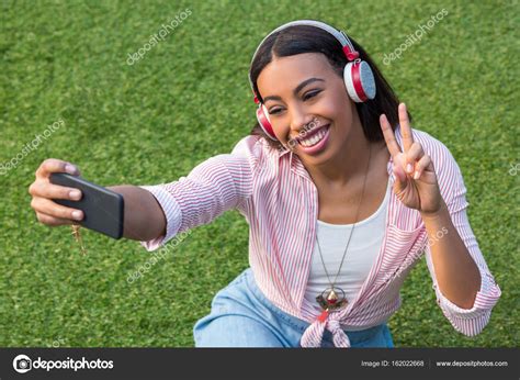 African American Girl Taking Selfie — Stock Photo © Dmitrypoch 162022668