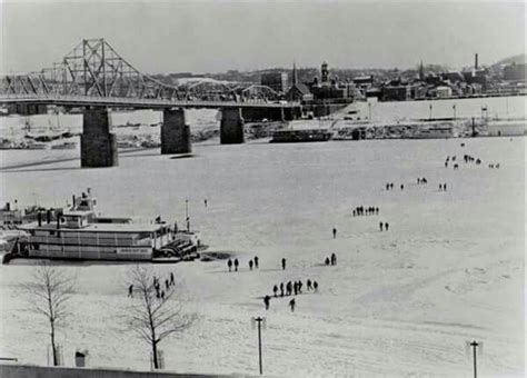 1977 Ohio River Frozen Solid Cincinnati Ohio People Actually Walked