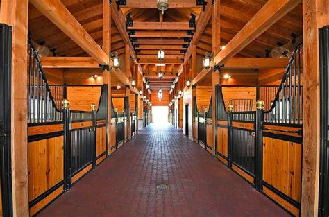 Custom Barn Aisle With 14 Stalls And Beautiful Lighting In 2021 Horse