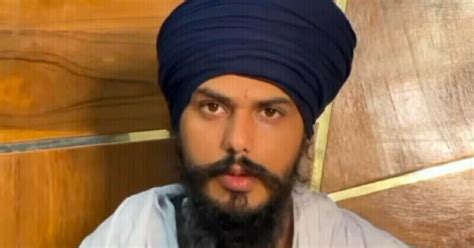 بھارت ممتاز سکھ رہنما کی گرفتاری کے لیے چھاپے، موبائل اور انٹرنیٹ سروس معطل World Dawnnews