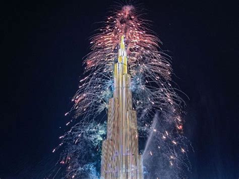 Watch Dubais Burj Khalifa Rang In 2020 With A Spectacular Fireworks