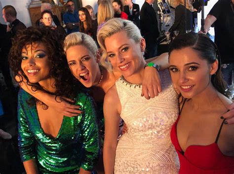 Elizabeth Banks Shares A Behind The Scenes Pic From Charlies Angels