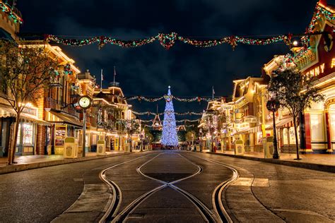And my dad says their up until thanksgiving. Christmas at Disneyland: Best & Worst Days to Go - Is It ...