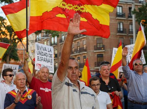 Far Right Protesters Give Fascist Salutes In Madrid As Thousands Rally Over Catalonia Crisis