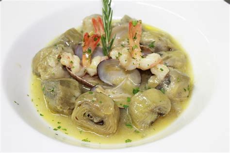 Además, el limón conserva el amargor de la alcachofa. Alcachofas con almejas - 9 recetas fáciles - Unareceta.com
