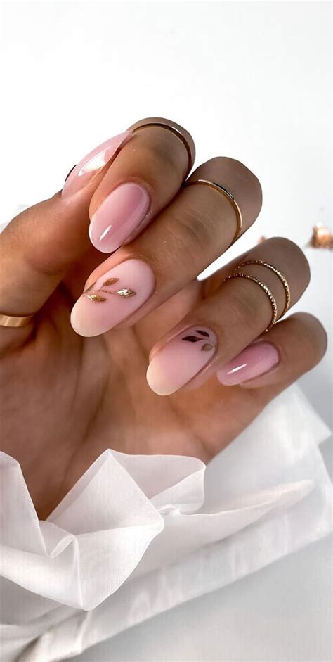 35 Hailey Bieber Pearl Nails Shimmery Glazed Donut Nails
