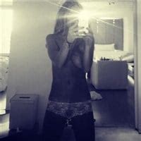 Iliza Shlesinger Posts A Nude Selfie
