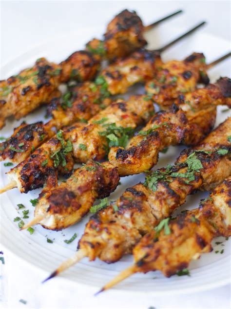 Easy And Delicious Chicken Kebabs This Recipe Includes A Tasty Yoghurt