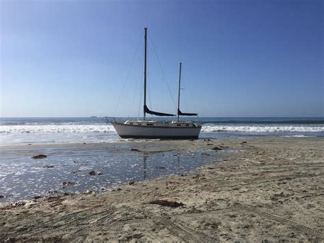 Sailboat Washes Ashore On Coronado Beach Fox 5 San Diego