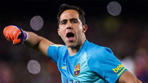 Он играет на позиции вратарь. Claudio Bravo: "Soy parte del mejor equipo del mundo"