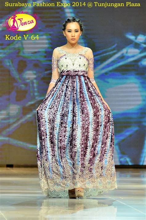 Dengan bawahan setelan rok, atau sarung model kebaya fatmawati modern. www.venzakebaya.net (VENZA mendesainkan secara eksklusif ...