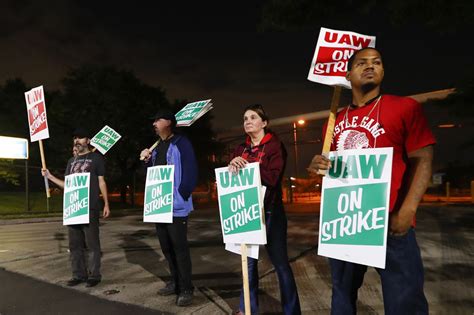 Nearly 50000 General Motors Workers Go On Strike Over Union Contract