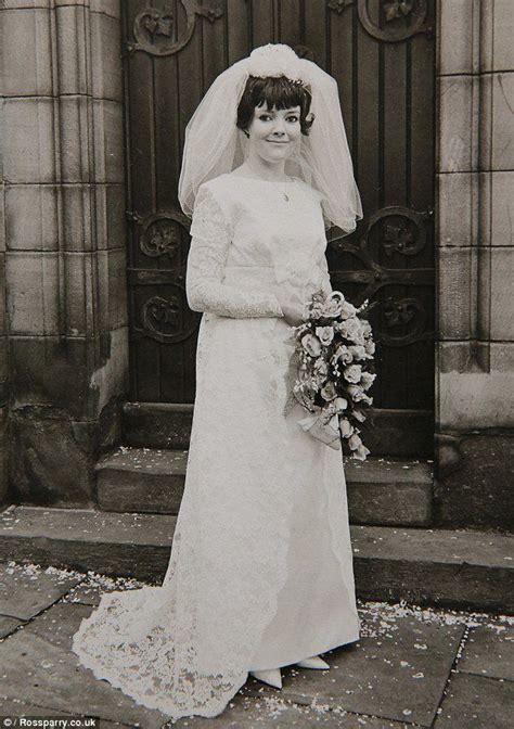 bride falls in love with grandma s wedding dress weeks before wedding huffpost