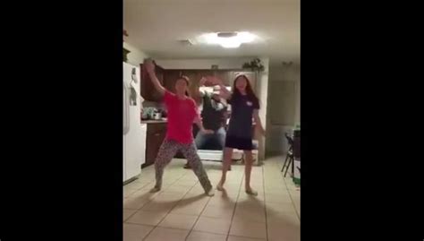 what he does while his daughters are dancing just made him the most awesome dad ever dad